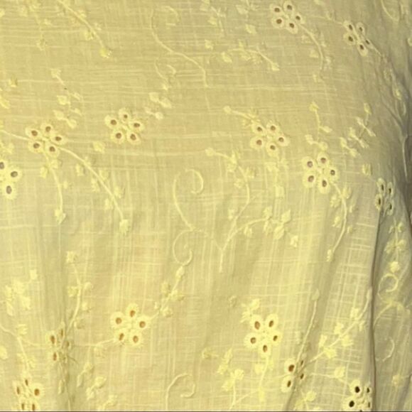 Nwot! Liz Claiborne lightweight yellow eyelet lace tie front top - Picture 6 of 7